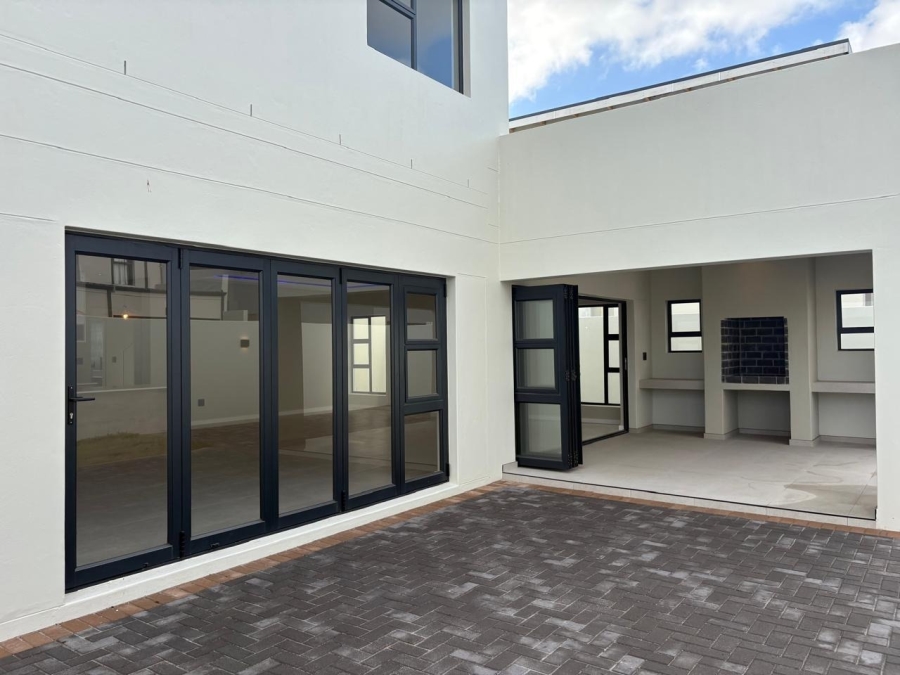 4 Bedroom Property for Sale in Sandown Western Cape